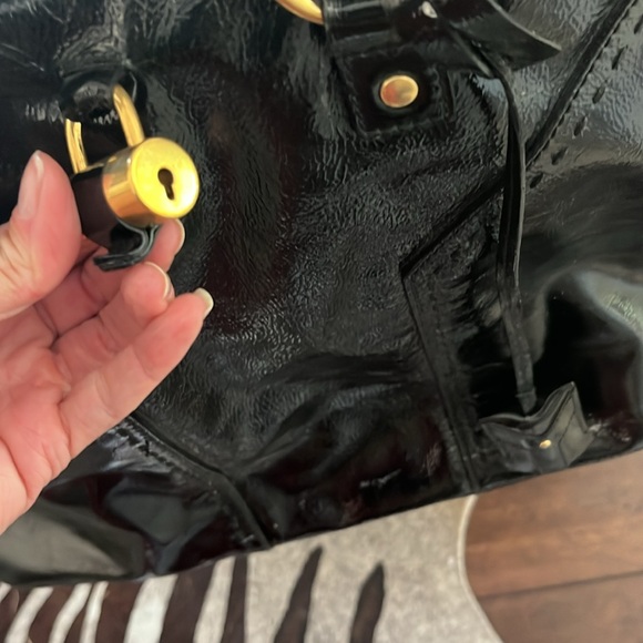 Ysl Saint Laurent Muse patent handbags ๐ - Picture 4 of 7